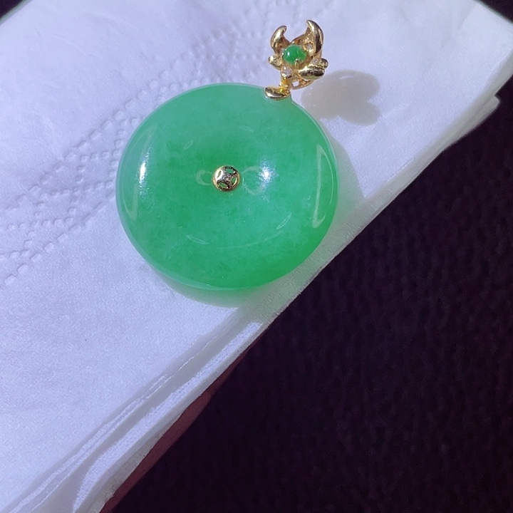 翡翠18K金镶嵌颈饰翡翠