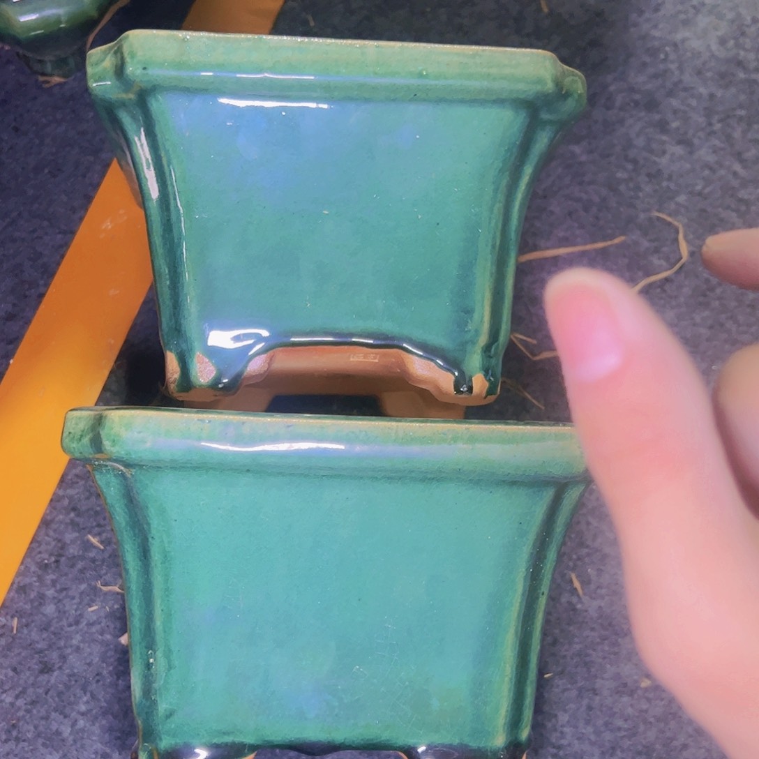 红陶正宗岭南石湾盆放漏两个瑕疵