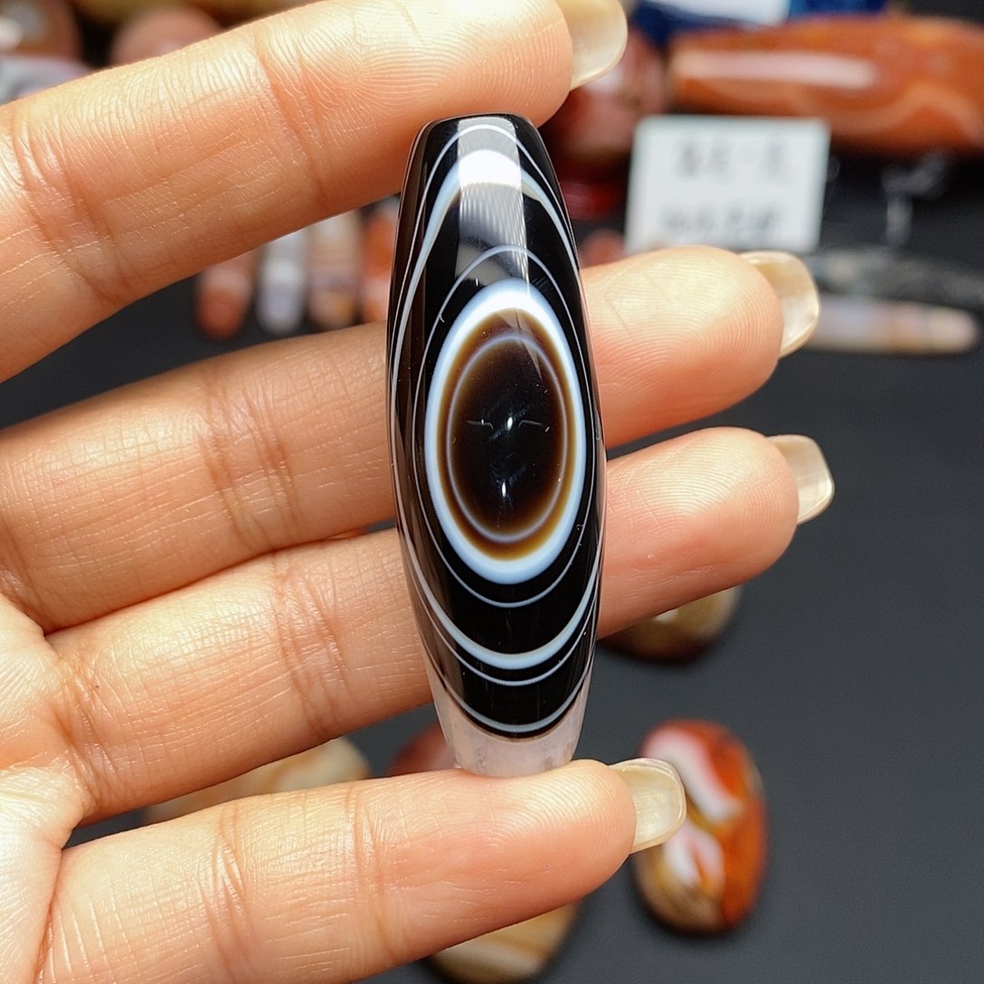 玛瑙/玉髓两毛未镶嵌么****?