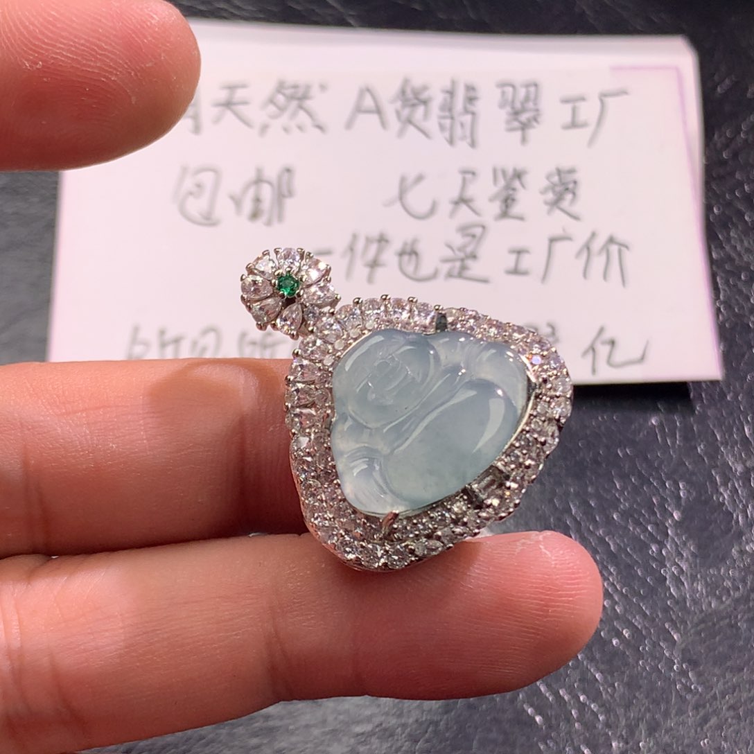 翡翠未镶嵌颈饰佛公