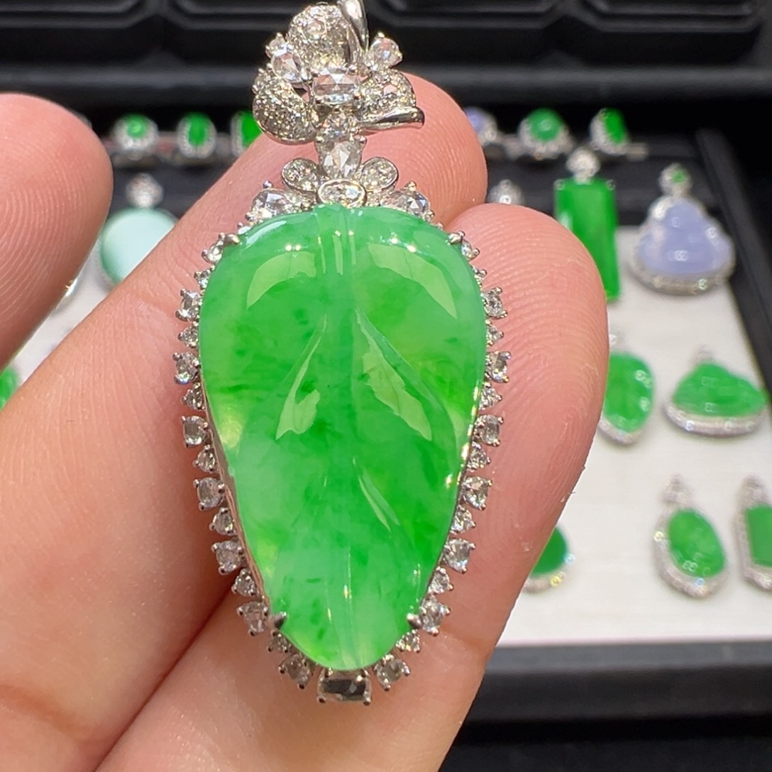 翡翠吊坠(不含链)18K金镶嵌