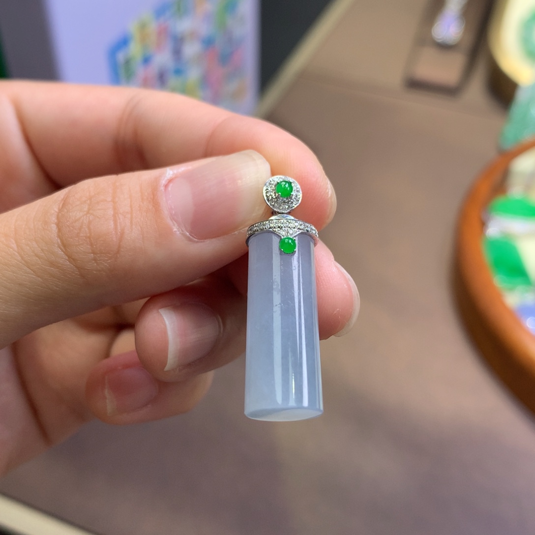 翡翠18K金镶嵌颈饰翡翠