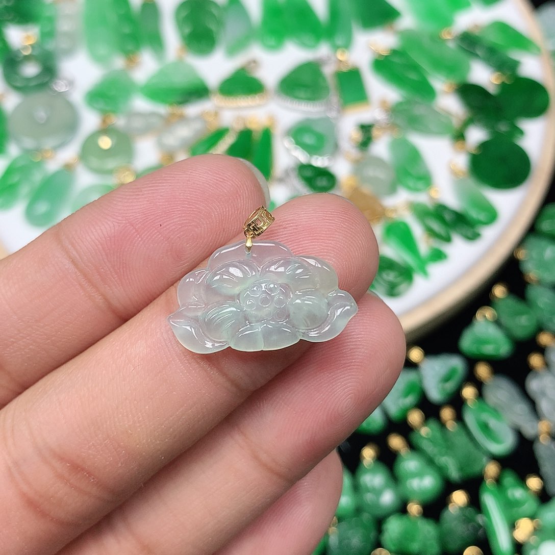 翡翠颈饰18K金镶嵌感**光小巧精美冰种莲花