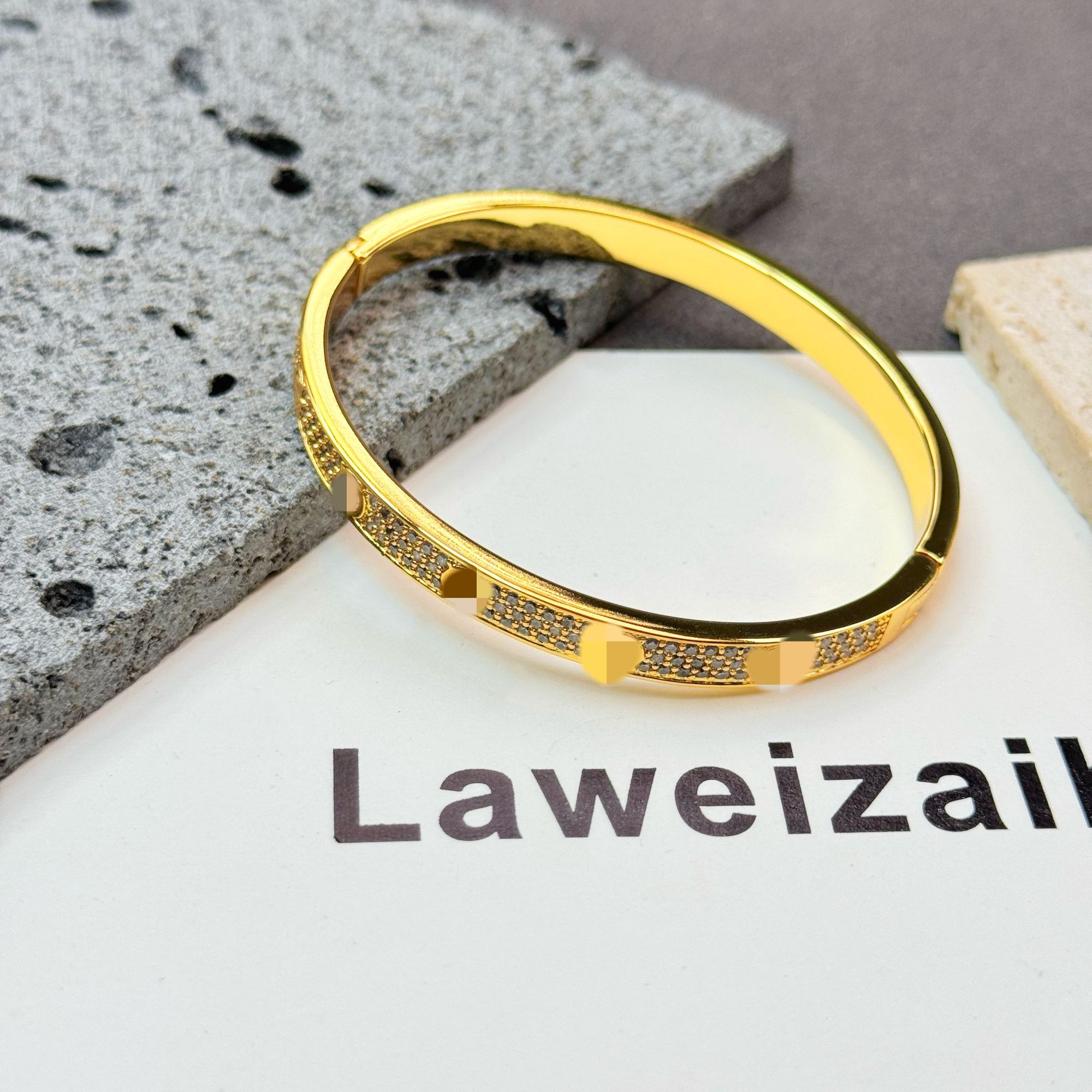  17101经典满天星三排钻卡扣手镯