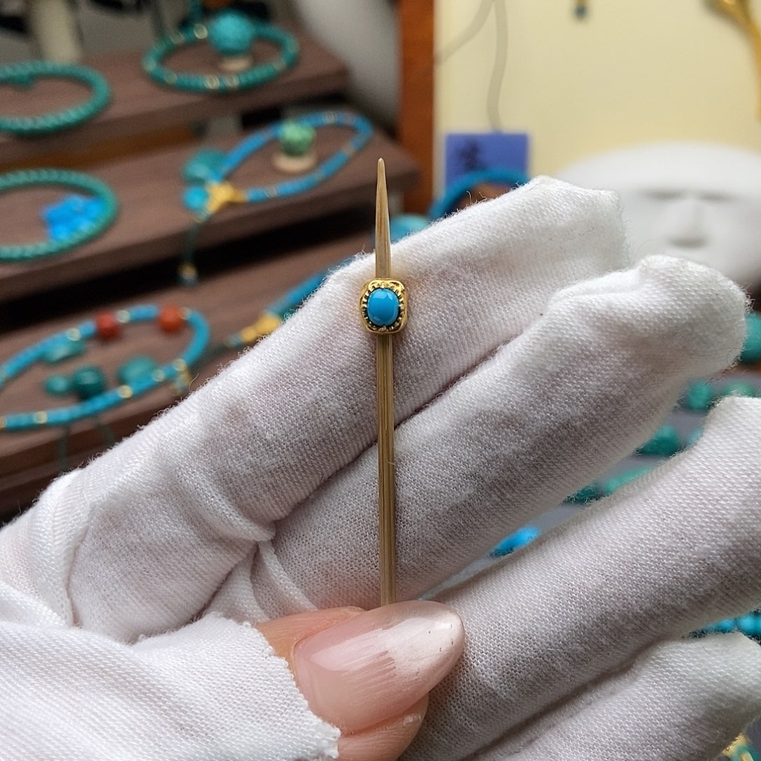 黄***北绿松石18K金镶嵌绿松石配饰h