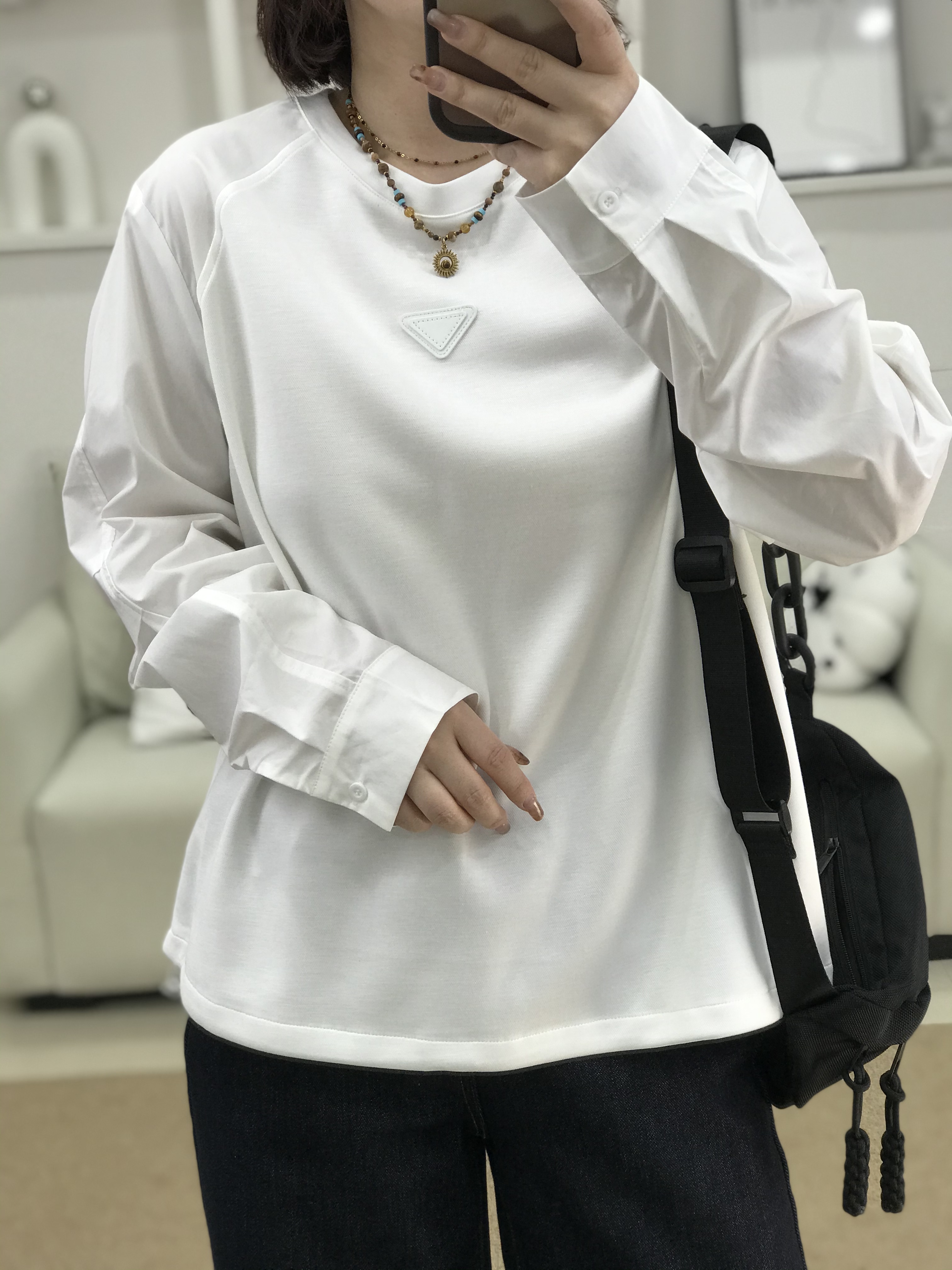 {莹莹推荐}3233冬季大码女装简约三角标衬衣拼接袖打底T恤