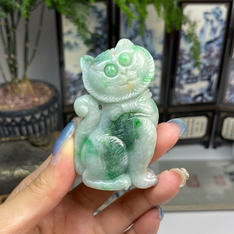 俏色飘阳绿招财猫咪摆件手把件 天然翡翠A货
