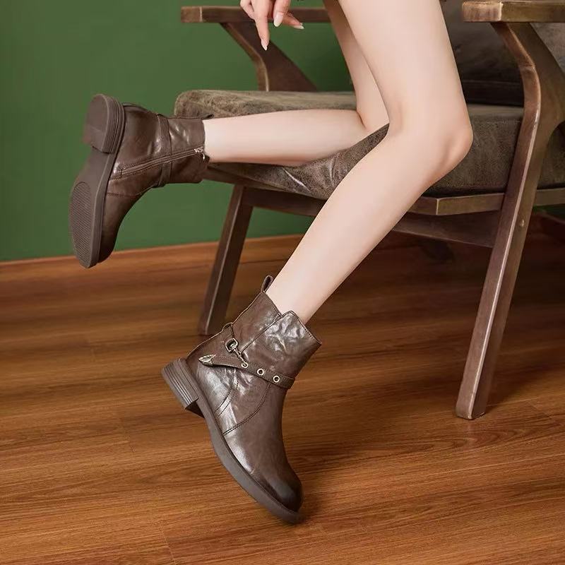 C9868 棕色 秋冬2025新款时尚舒适圆头女短靴  马丁靴