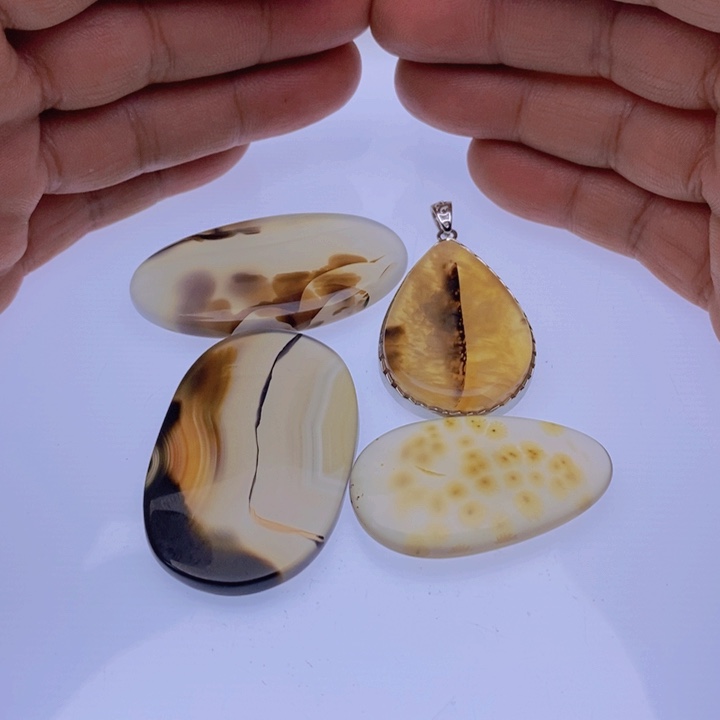 玛瑙/玉髓颈饰未镶嵌丫**?