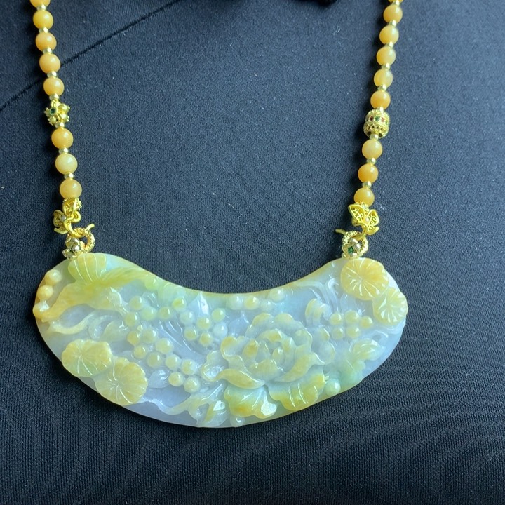 翡翠颈饰未镶嵌翡翠