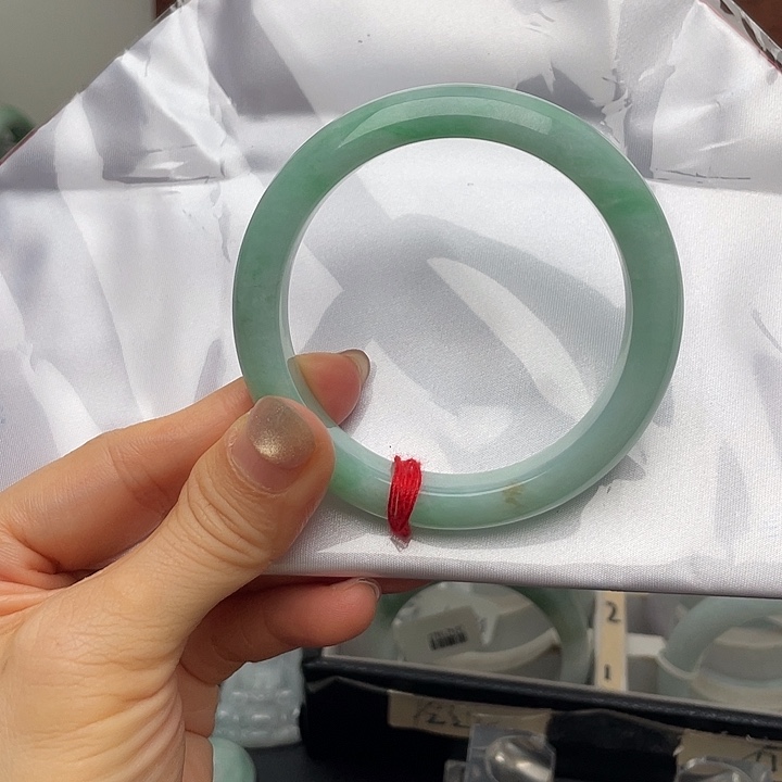 翡翠未镶嵌手镯56正圈