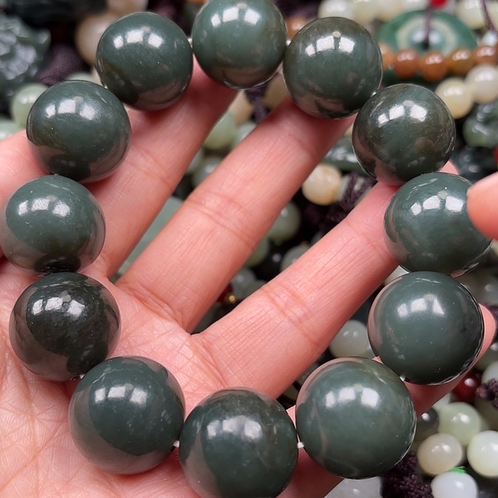 和田玉颈饰未镶嵌