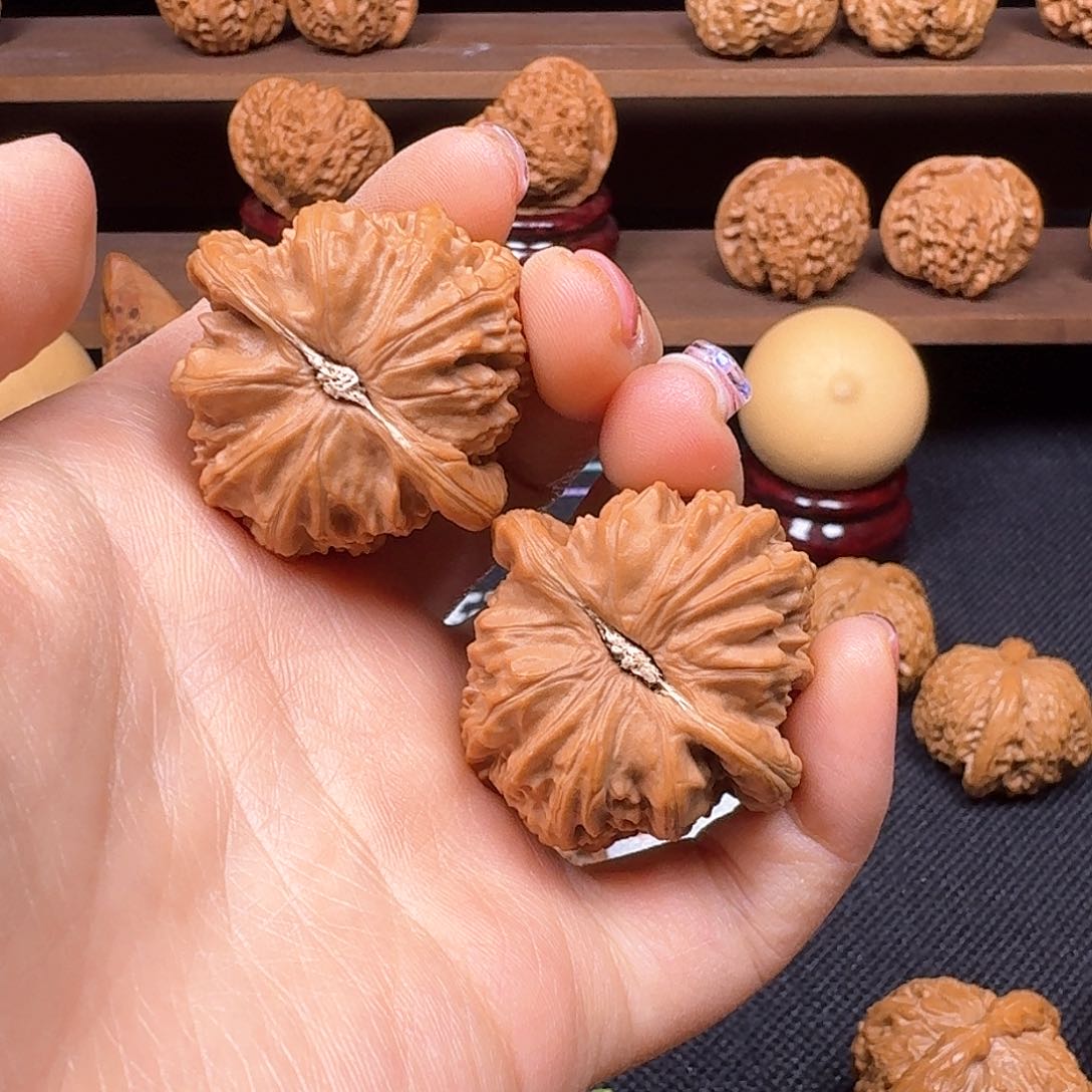 文玩核桃吊坠一**情37三角白