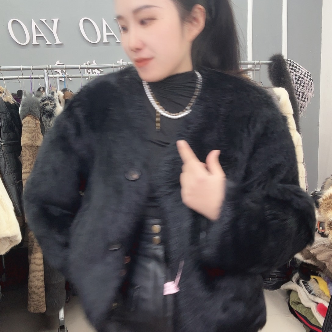 姚小妖家高端皮草