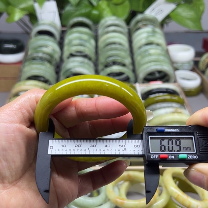 蛇纹石玉未镶嵌手镯6