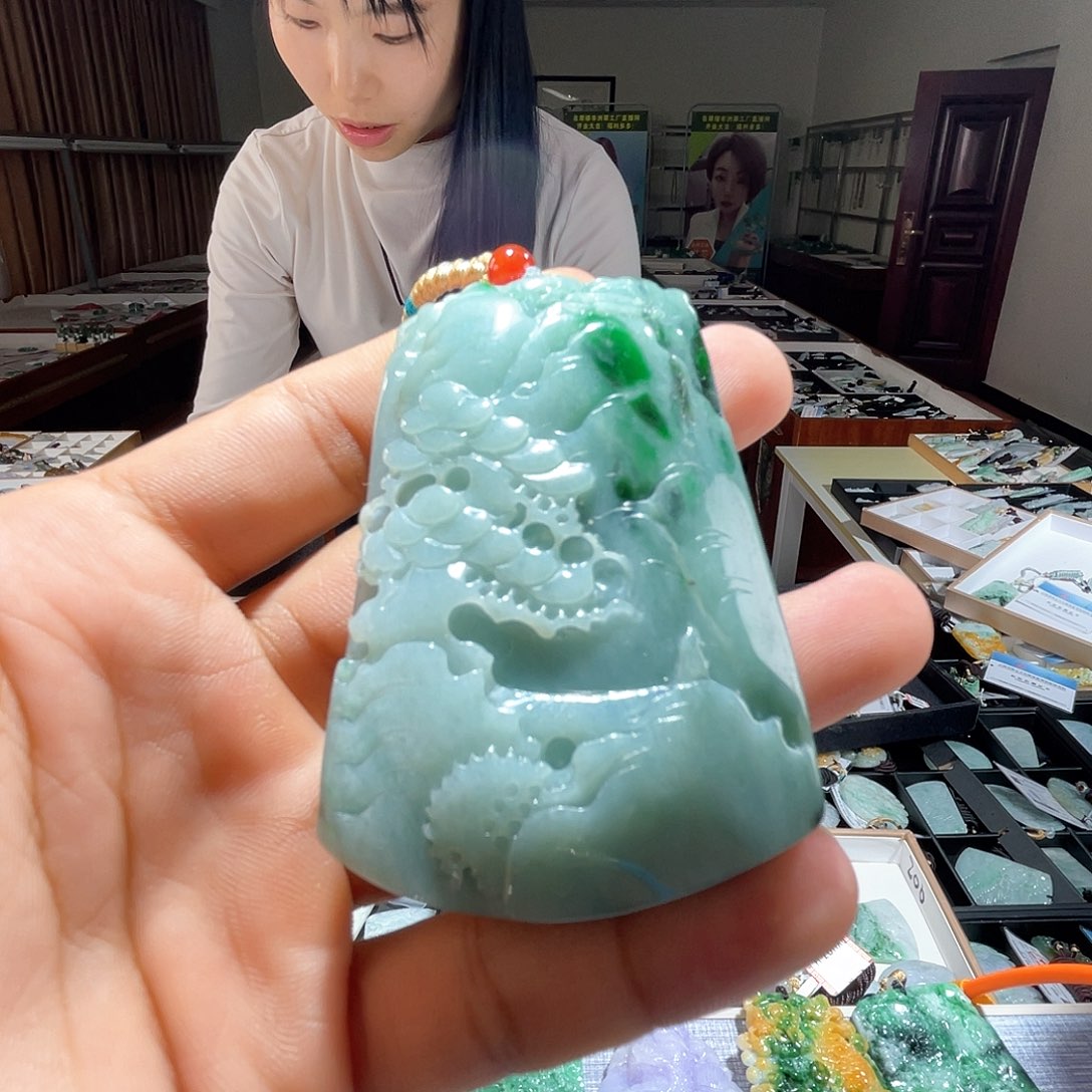 翡翠未镶嵌颈饰一