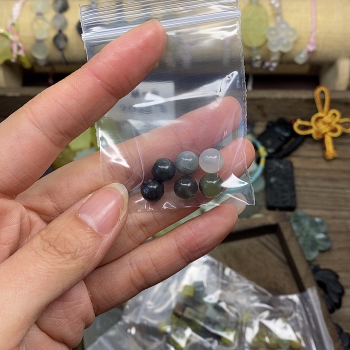 折***月蛇纹石玉未镶嵌颈饰