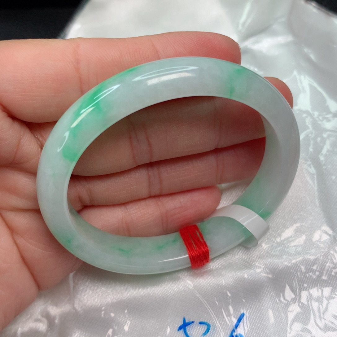 翡翠手镯未镶嵌，，，，，，