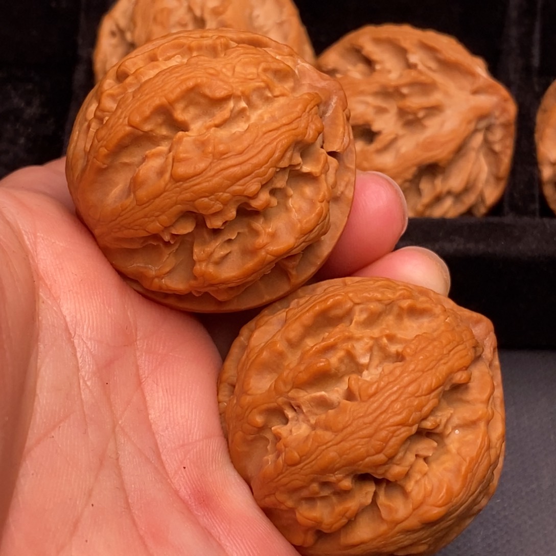 文玩核桃把件秦岭野生核桃