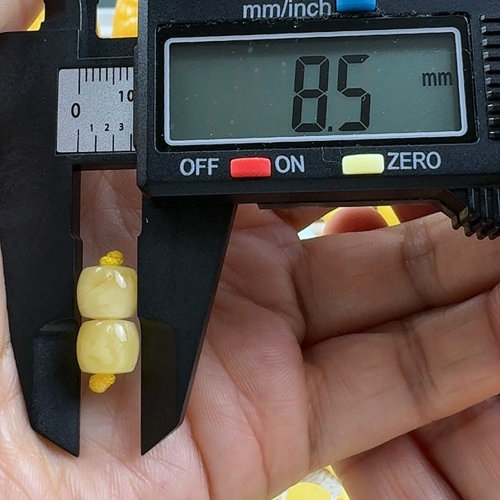 蜜蜡未镶嵌裸石18杂