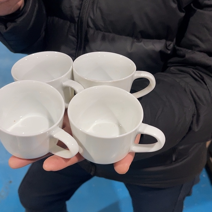 瓷片高白泥小小杯子4个，微瑕包邮，自己洗