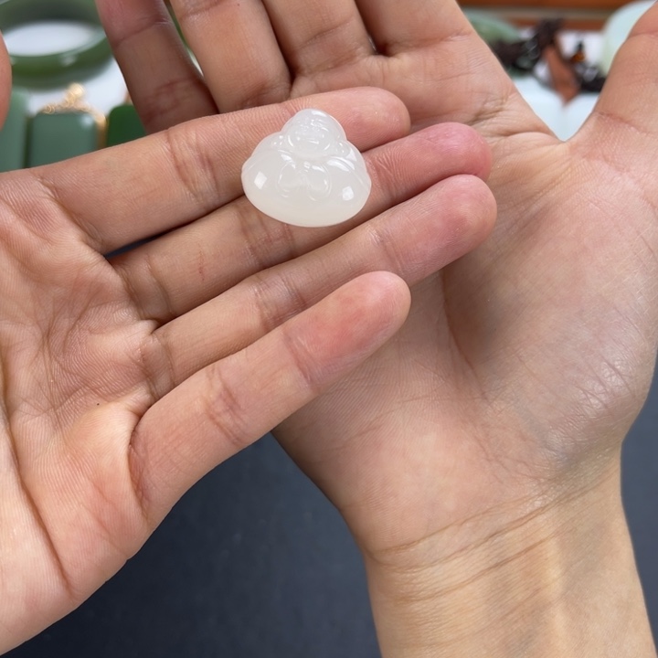 和田玉颈饰未镶嵌嘿*娘