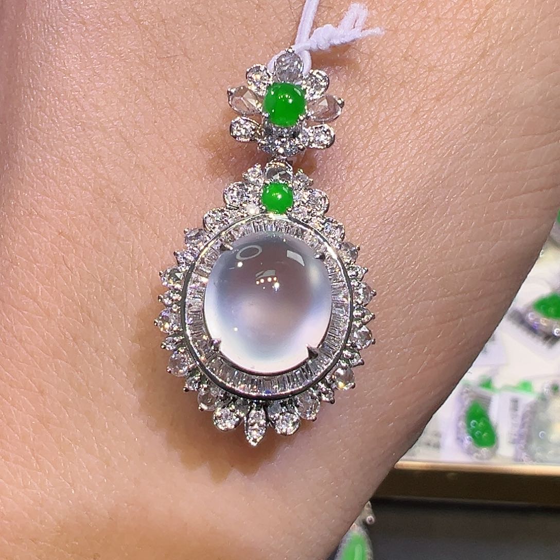 翡翠颈饰18K金镶嵌翡翠