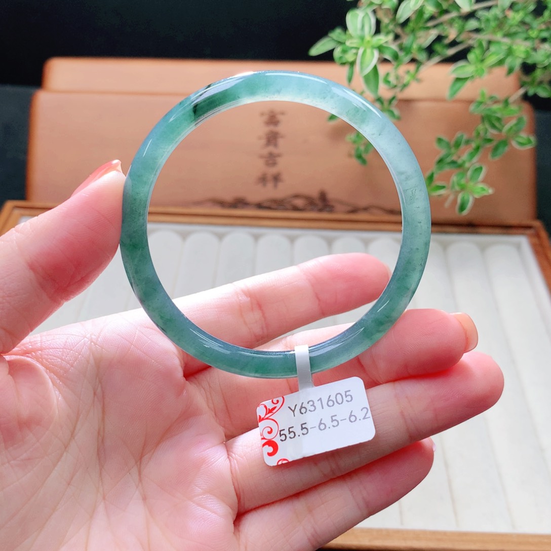 未镶嵌手镯（圆镯）翡翠