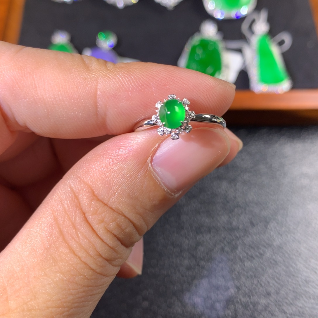 翡翠18K金镶嵌戒指翡翠