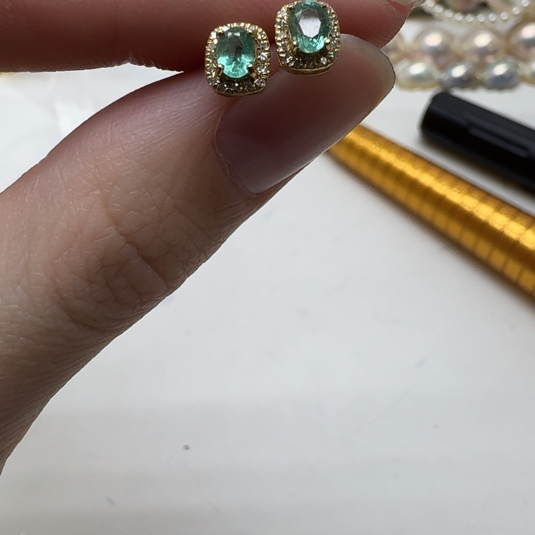 祖母绿耳饰18K金镶嵌