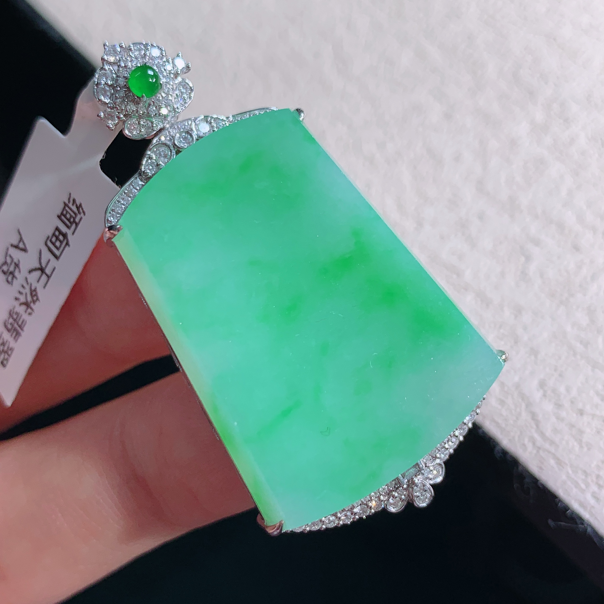 天然缅甸A货飘绿翡翠无事牌吊坠一刀切精品高品质精雕珠宝挂坠
