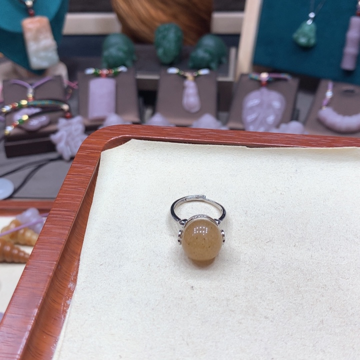 石英质玉颈饰未镶嵌