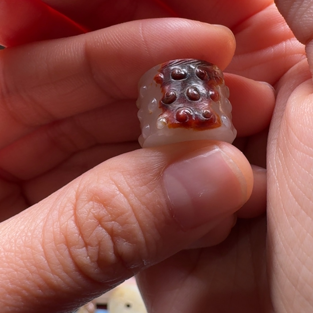 和田玉颈饰未镶嵌深**鱼