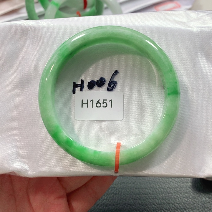 翡翠手镯未镶嵌天然翡翠手镯