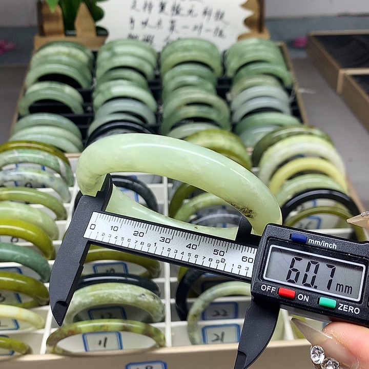 未镶嵌蛇纹石玉手镯18