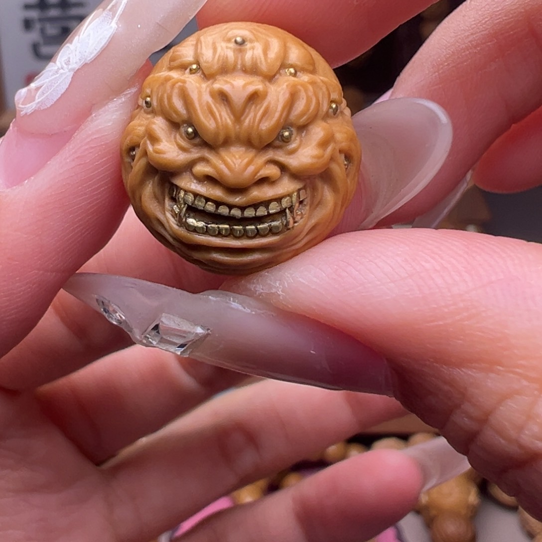 文玩核桃把件镶嵌款九目龙僧18左右尺寸全品有正常封口线