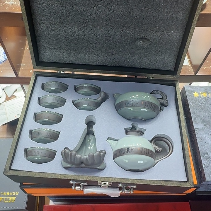 高端陶瓷茶具套装等。       