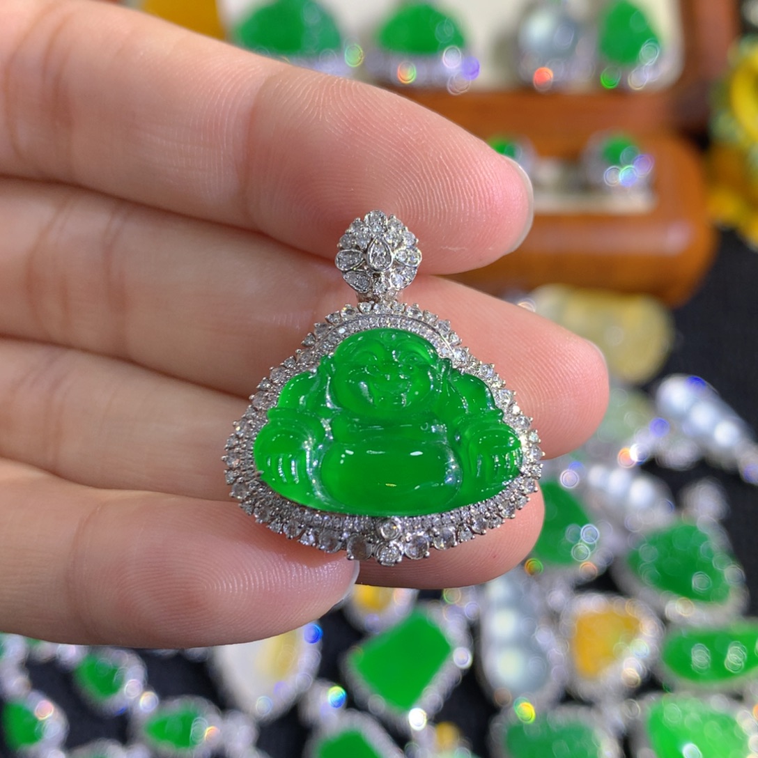 翡翠18K金镶嵌颈饰