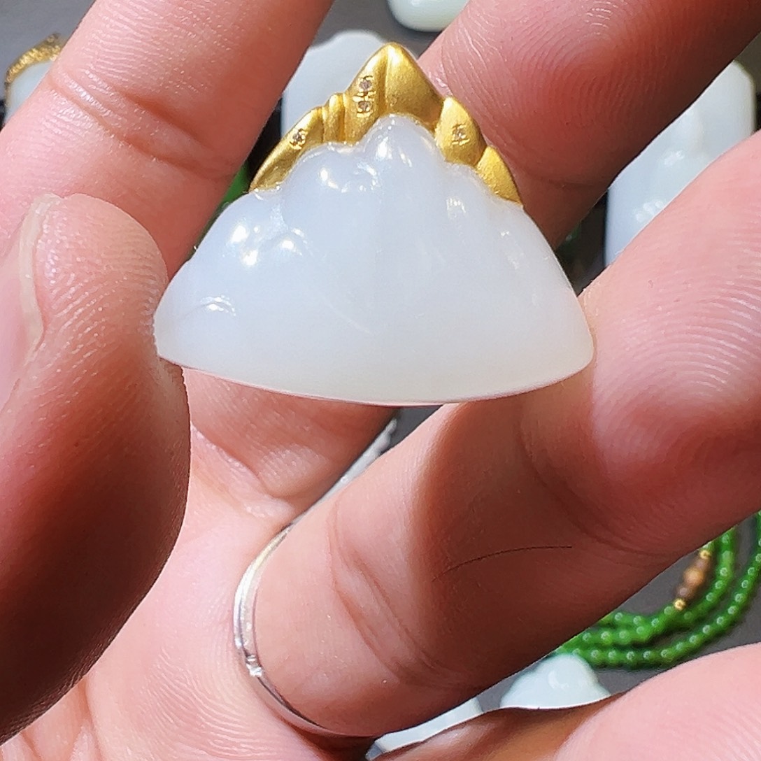 和田玉18K金镶嵌颈饰