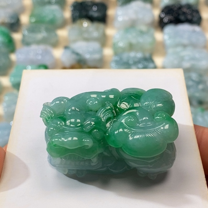 翡翠颈饰未镶嵌天然翡翠貔貅吊坠