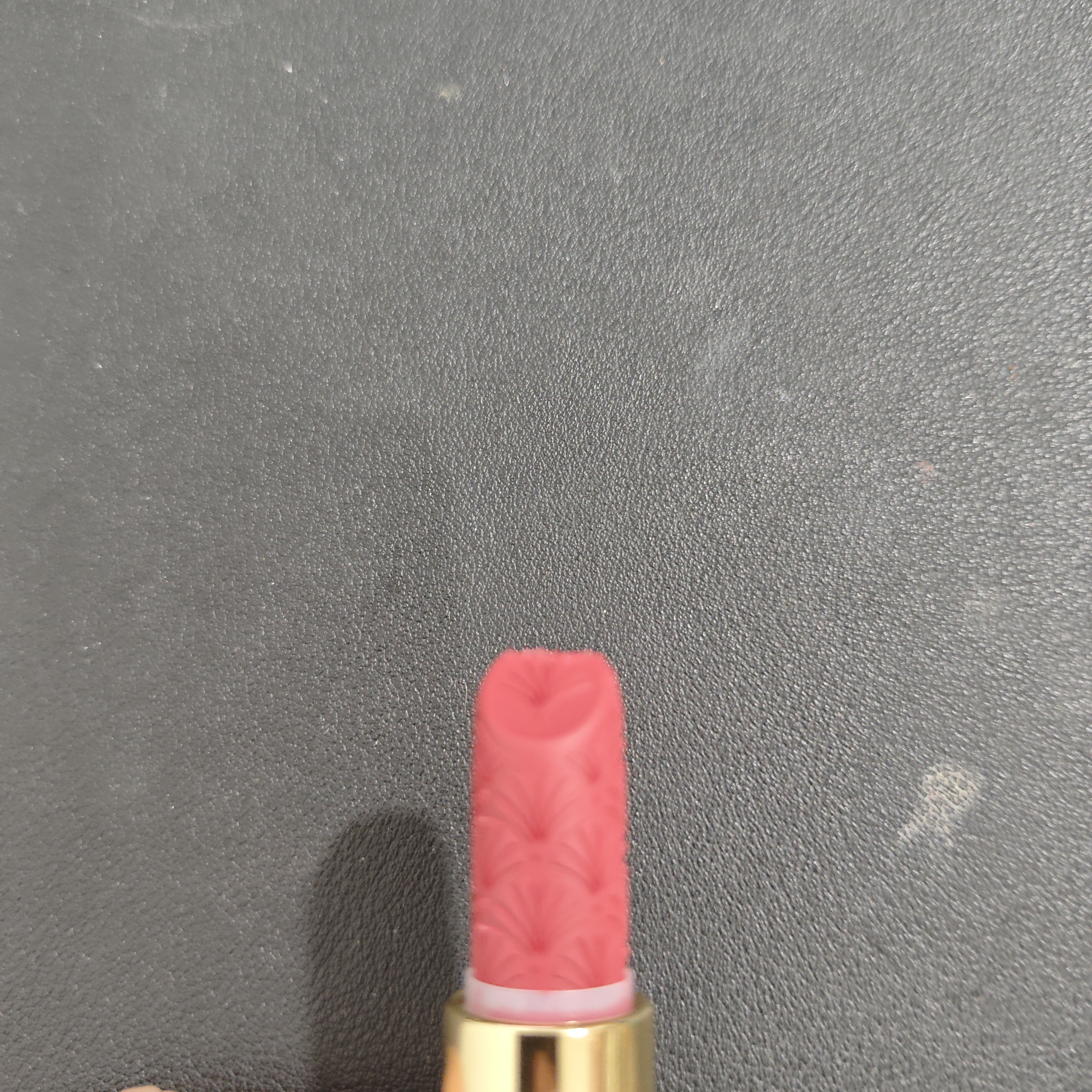 雅 金壳的口红#revealing rose 瑕疵