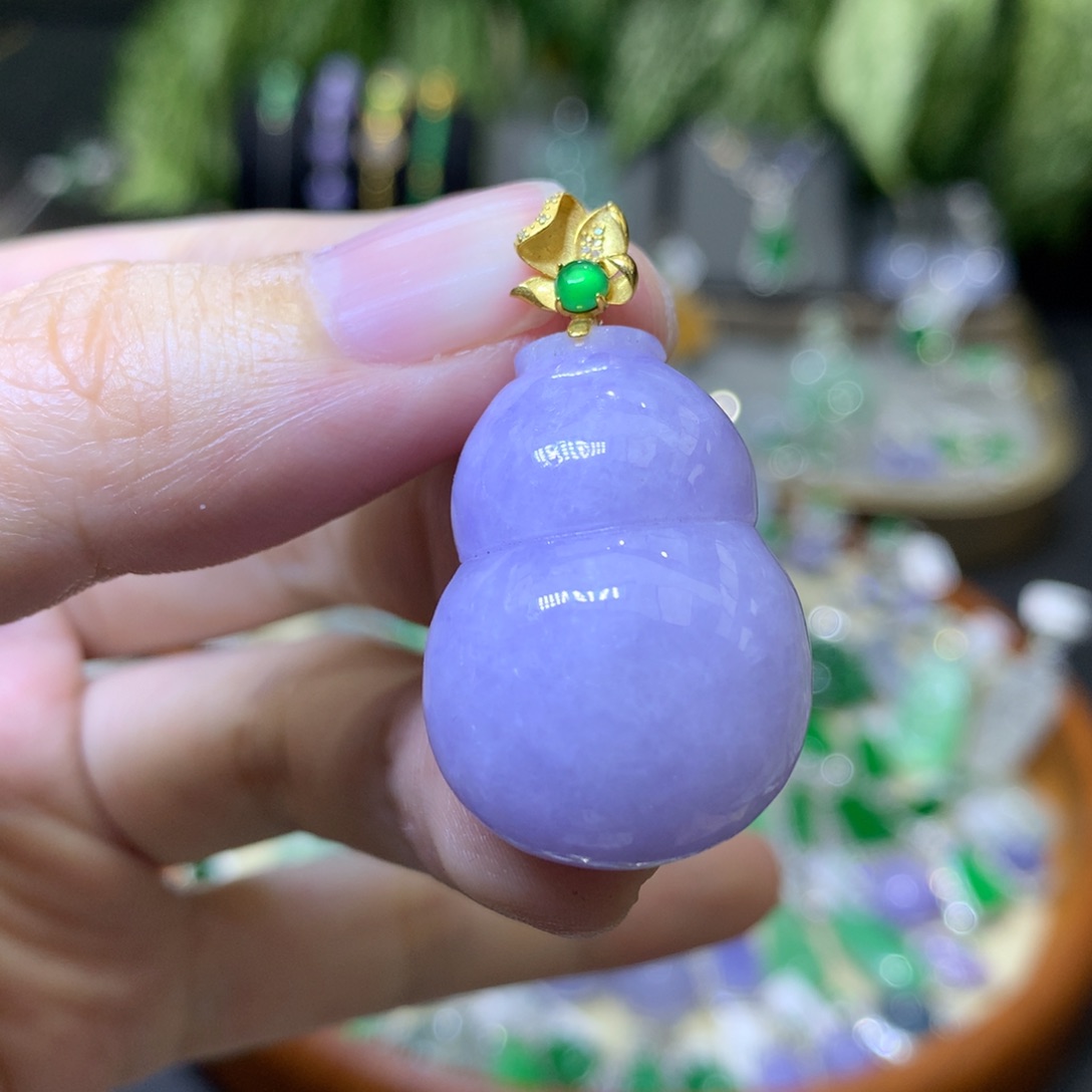 颈饰18K金镶嵌翡翠