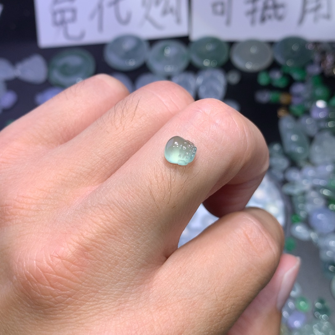 翡翠未镶嵌颈饰金蟾