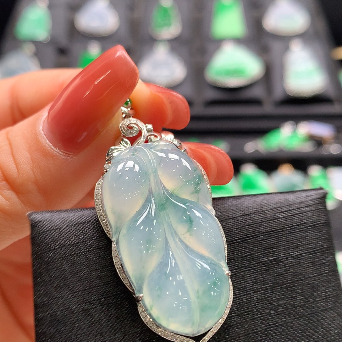 翡翠18K金镶嵌颈饰叶子