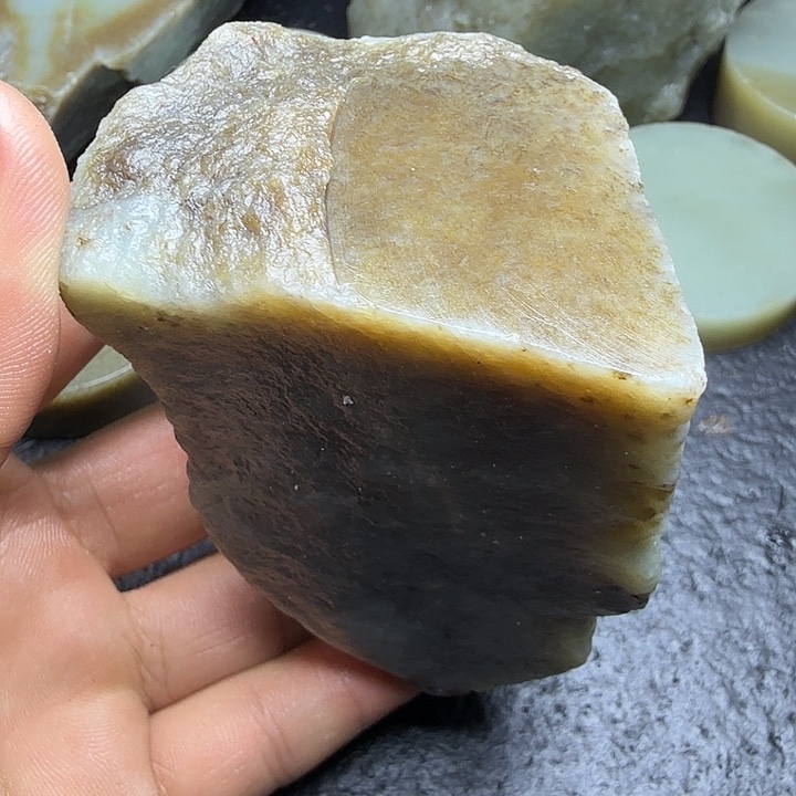 和田玉（糖玉）未镶嵌珠宝奇石