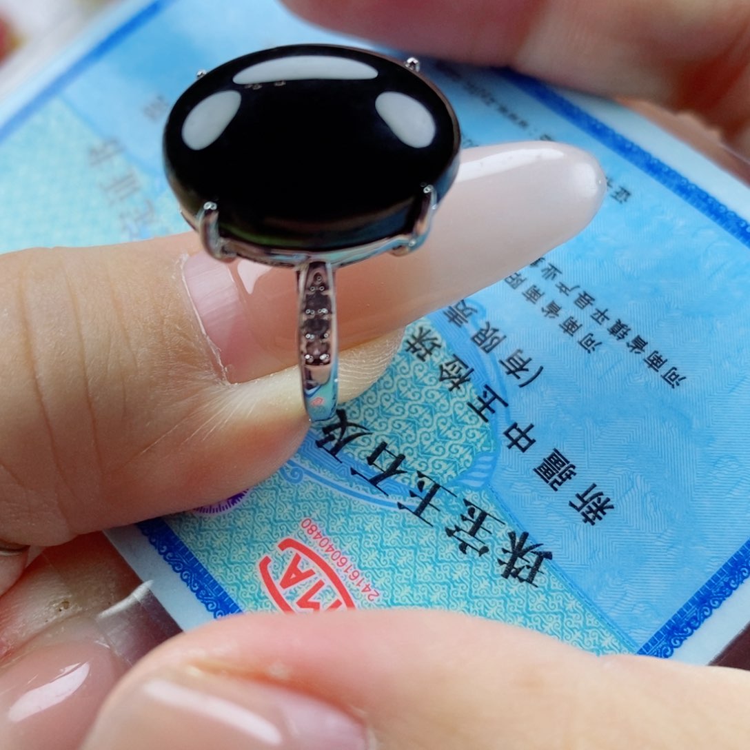 未镶嵌戒指和田玉