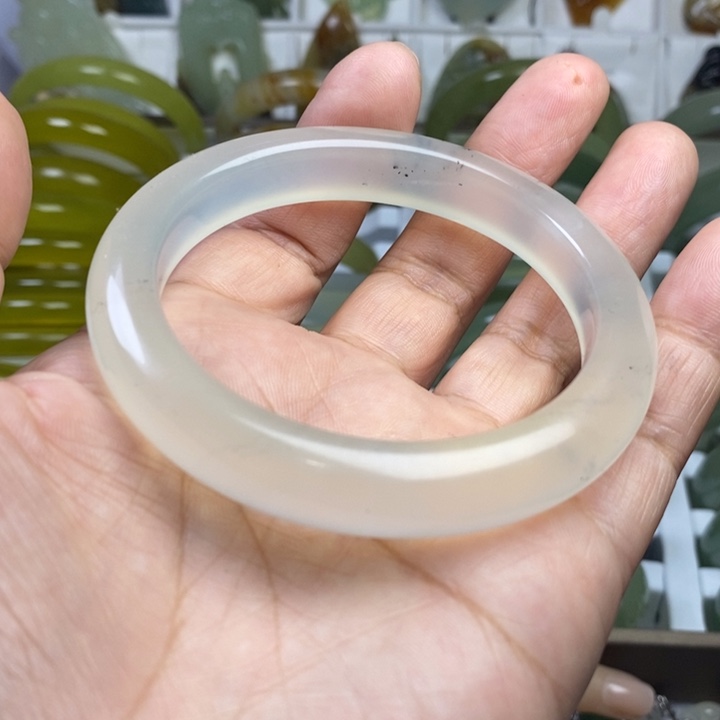 蛇纹石玉手镯未镶嵌