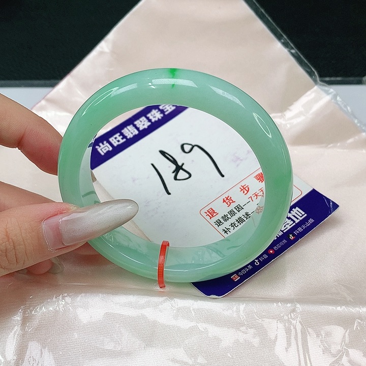 翡翠手镯未镶嵌翡翠12
