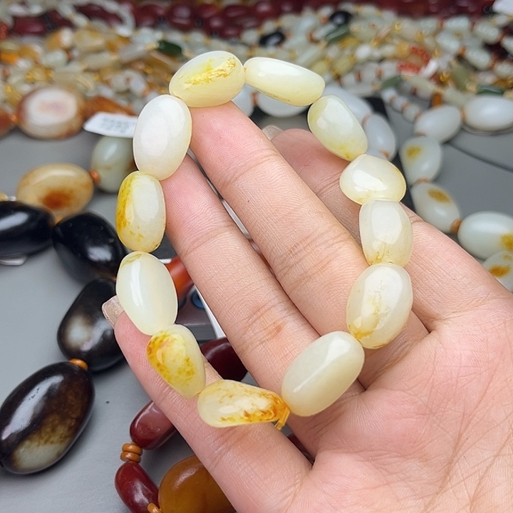 和田玉（糖玉）未镶嵌手链