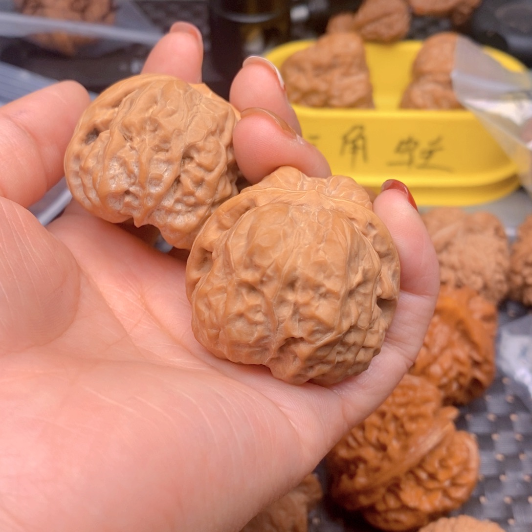 桃核吊坠城****鱼文玩核桃